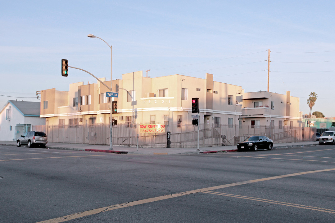 South View (Broadway) in Los Angeles, CA - Building Photo