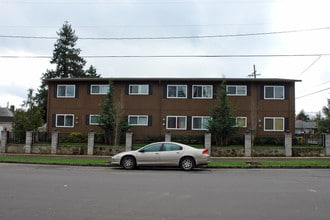 Ace Court Apartments in Portland, OR - Foto de edificio - Building Photo