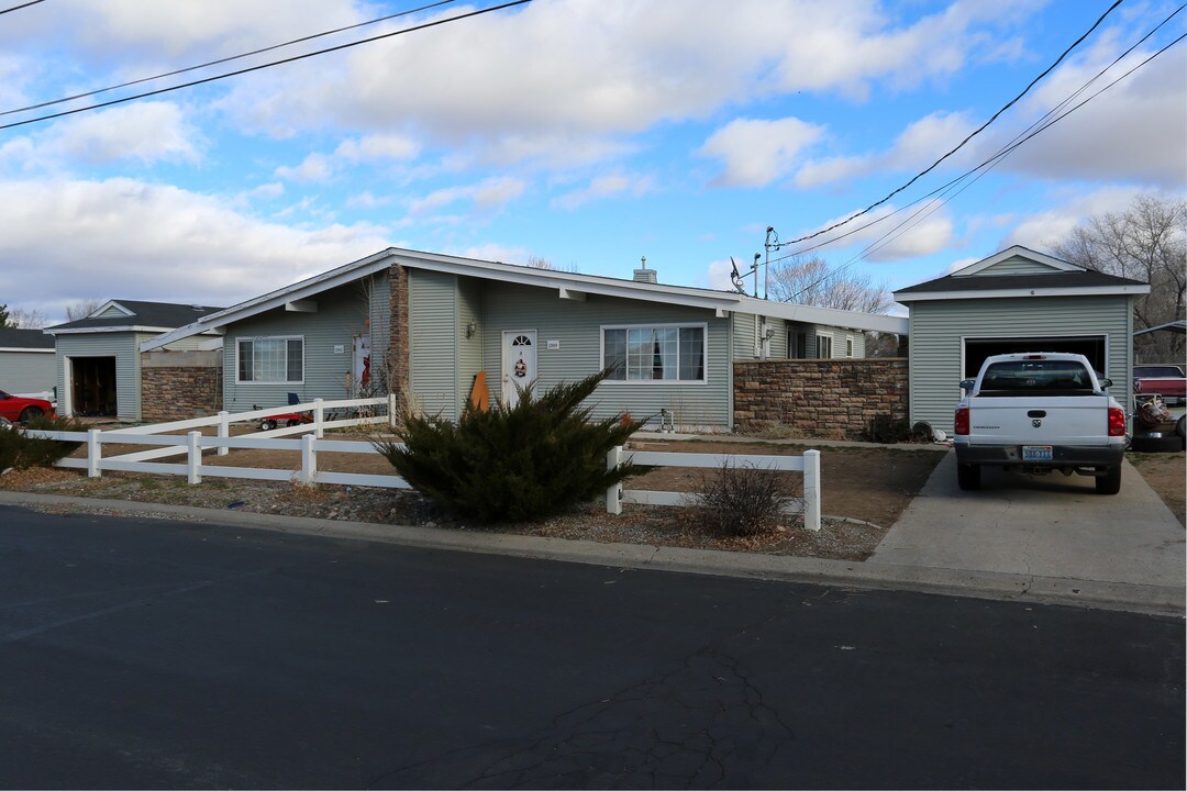 12002 Rocky Mountain St in Reno, NV - Foto de edificio