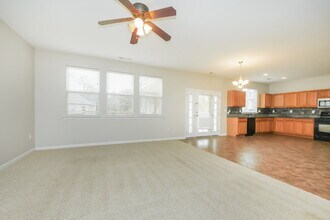 136 Maple Hill Dr in Newnan, GA - Building Photo - Building Photo