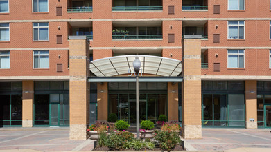 Virginia Square in Arlington, VA - Foto de edificio - Building Photo