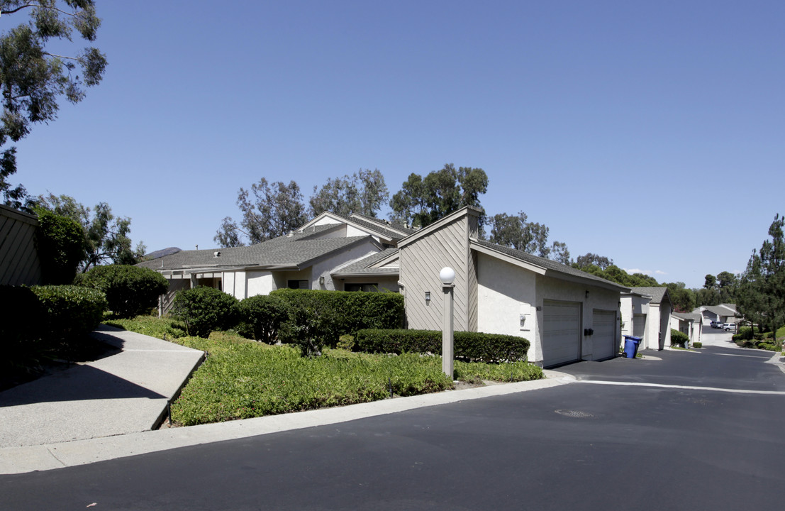 5617 Lake Murray Blvd in La Mesa, CA - Building Photo