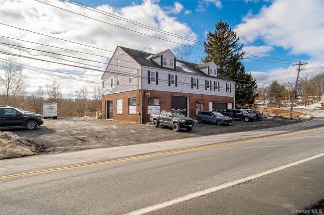 2213 Mt Hope Rd in Middletown, NY - Building Photo - Building Photo