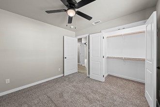 107 Thomas St in Rogers, TX - Building Photo - Building Photo