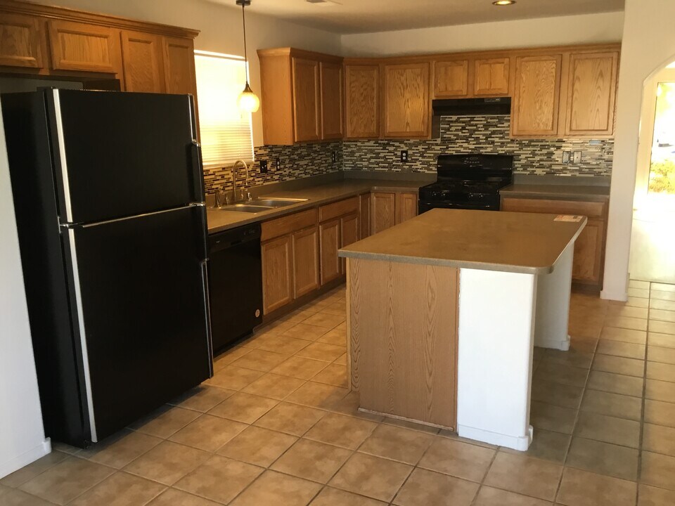 3833 Oasis Springs Rd NE in Rio Rancho, NM - Foto de edificio