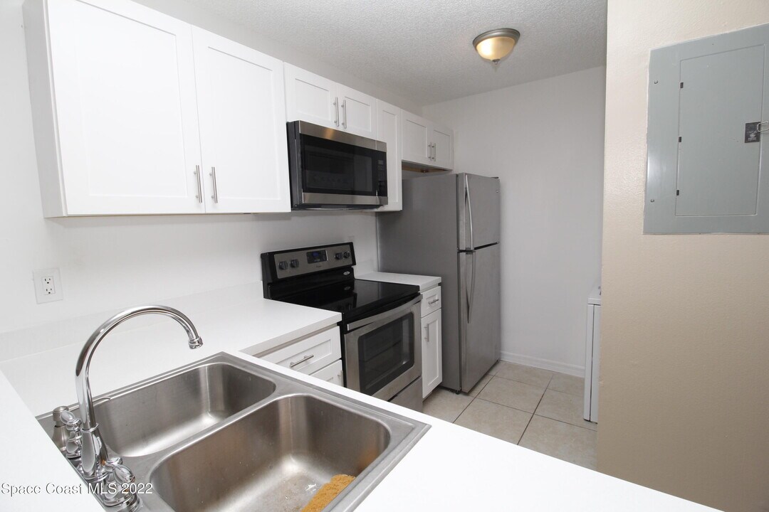 1021 Abada Ct NE in Palm Bay, FL - Building Photo