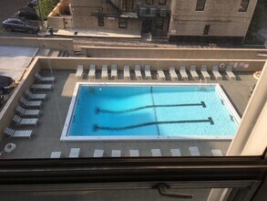 2400 N Lakeview Ave, Unit 516 in Chicago, IL - Foto de edificio - Building Photo