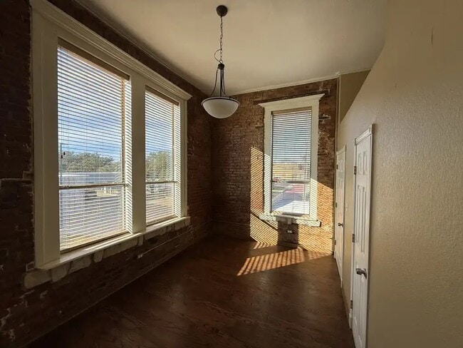 301 E California St, Unit 203 in Gainesville, TX - Building Photo - Building Photo