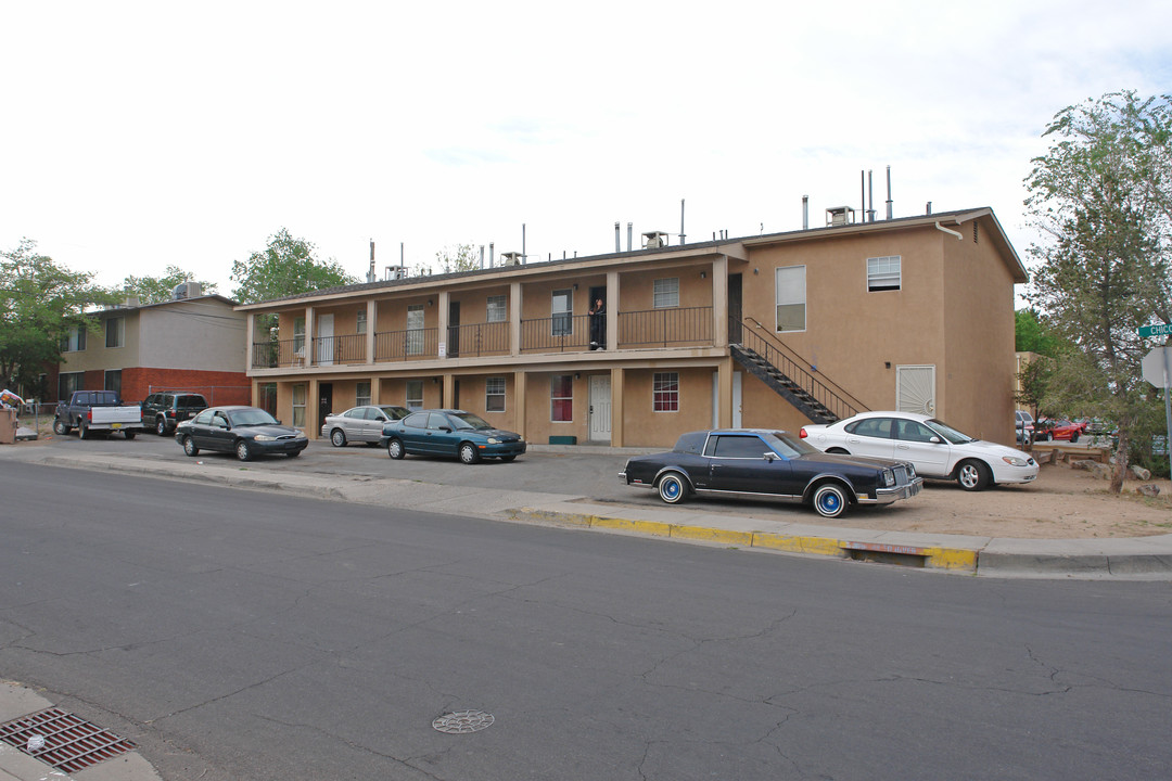 152 General Arnold St SE in Albuquerque, NM - Building Photo