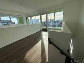 5750 Hollywood Blvd, Unit 709 in Los Angeles, CA - Building Photo - Building Photo