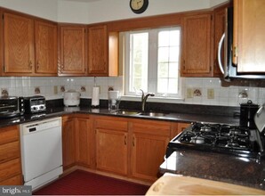 93 Castleton Rd in Princeton, NJ - Building Photo - Building Photo