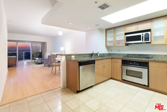 property at 13700 Marina Pointe Dr