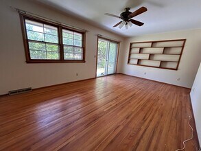 542 N Valleyview St in Wichita, KS - Building Photo - Building Photo