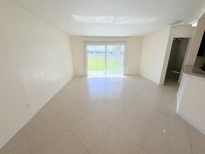 3445 NW 44th St in Lauderdale Lakes, FL - Building Photo - Building Photo