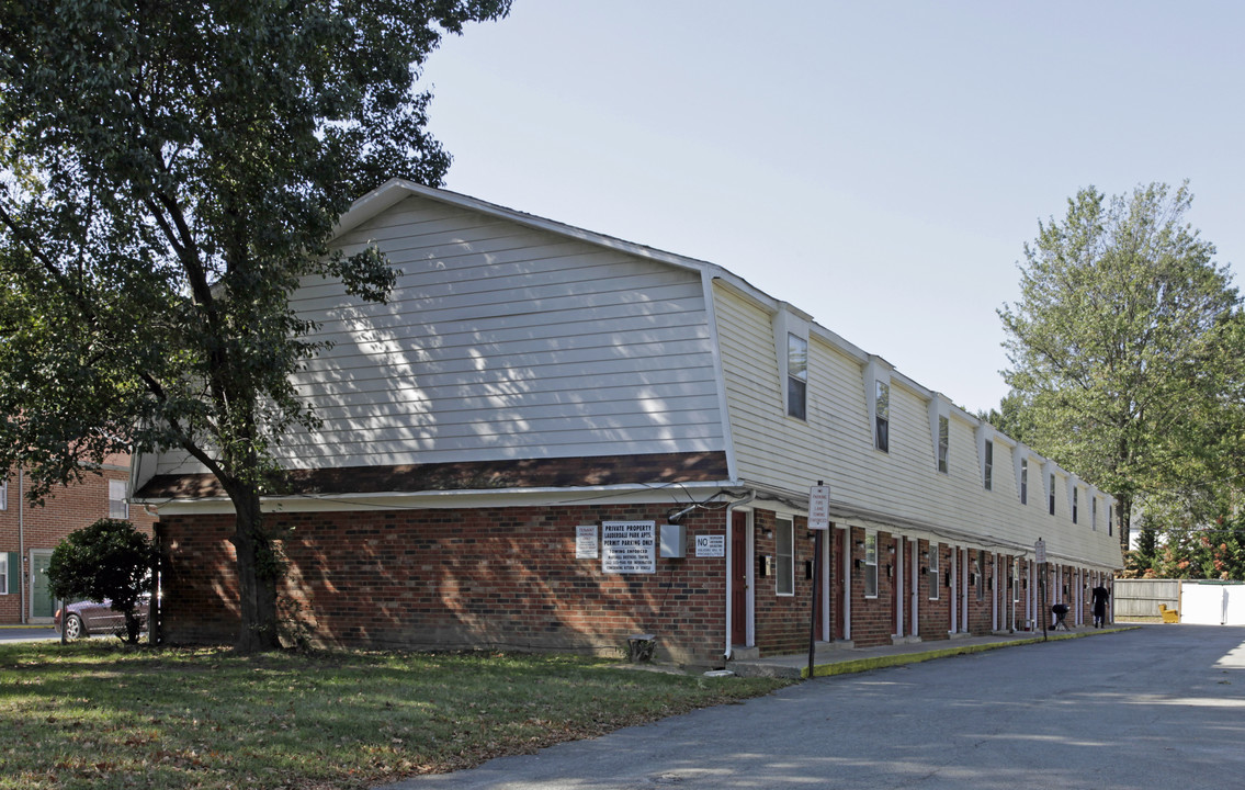 Lauderdale Park Apartments in Richmond, VA - Building Photo