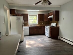 41 Spencer Ln in Stony Brook, NY - Building Photo - Building Photo