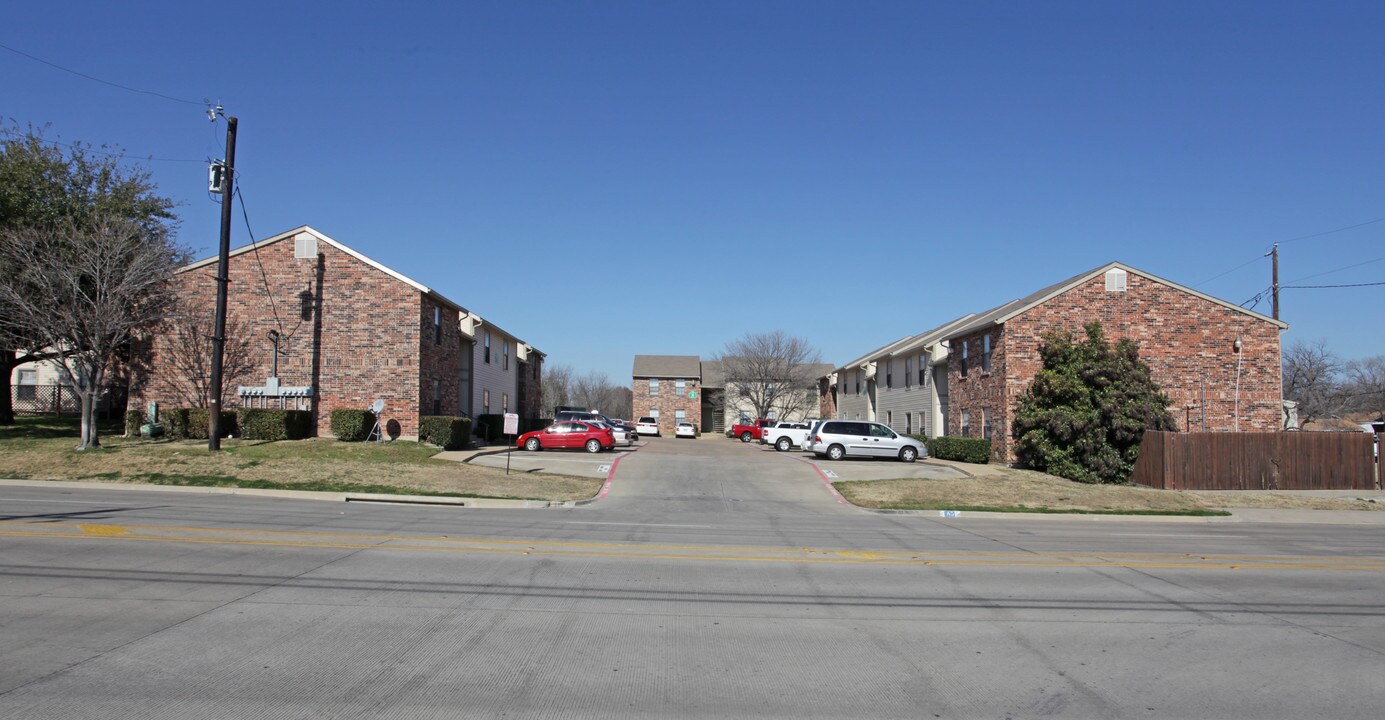 Haltom Oaks Apartments in Haltom City, TX - Foto de edificio