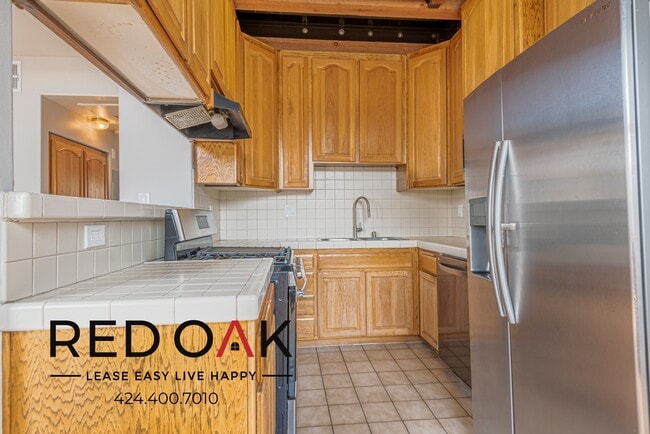 2463 Sawtelle Blvd, Unit 203 in Los Angeles, CA - Foto de edificio - Building Photo