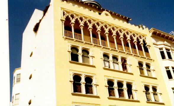 The Alhambra Apartments in San Francisco, CA - Building Photo - Building Photo