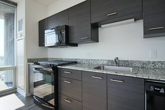 802 N LaSalle St in Chicago, IL - Foto de edificio - Building Photo