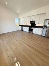 11485 Westonhill Dr in San Diego, CA - Building Photo - Building Photo