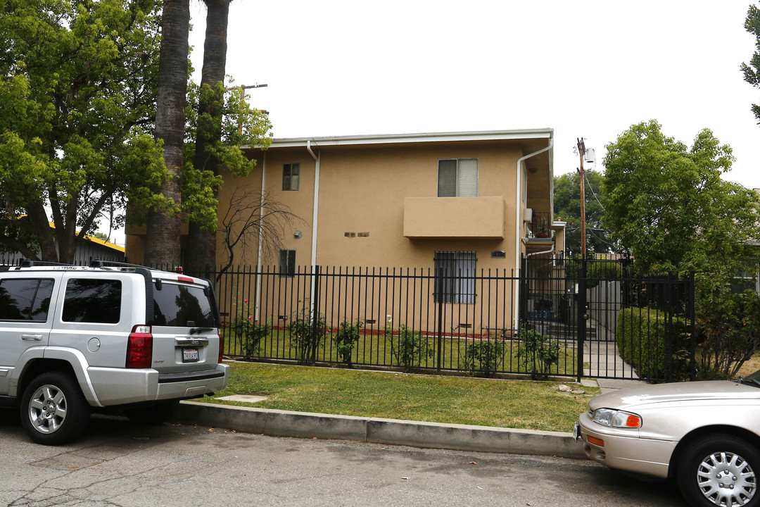 Montgomery Apartments in Lake Balboa, CA - Building Photo