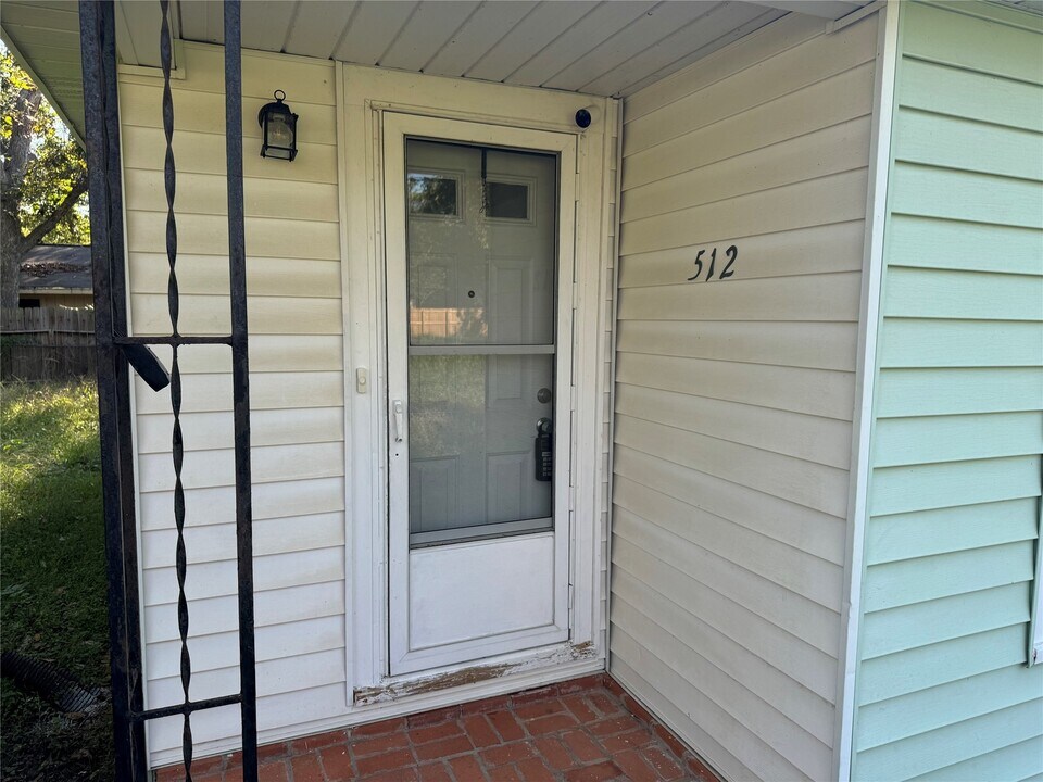 512 Rice St in Angleton, TX - Building Photo