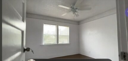 4009 Brighton Ave in Los Angeles, CA - Foto de edificio - Building Photo