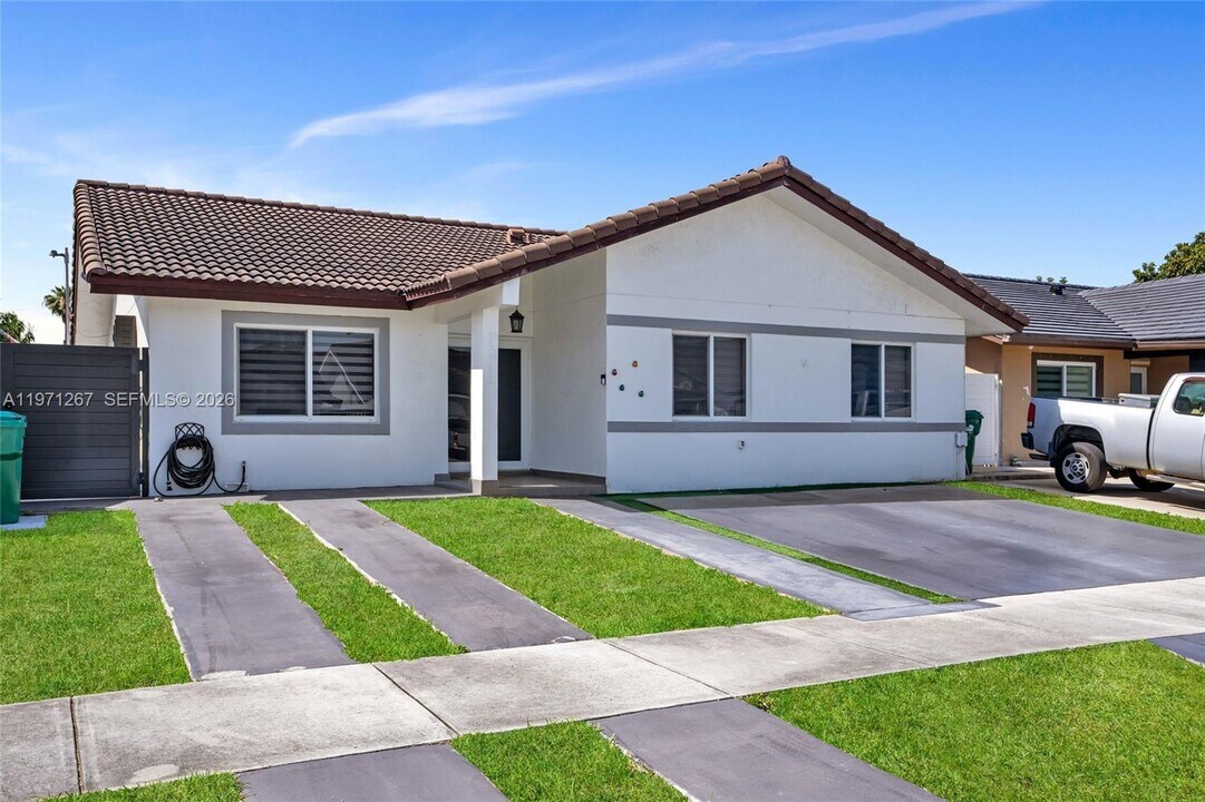 15962 SW 138th Ct in Miami, FL - Building Photo