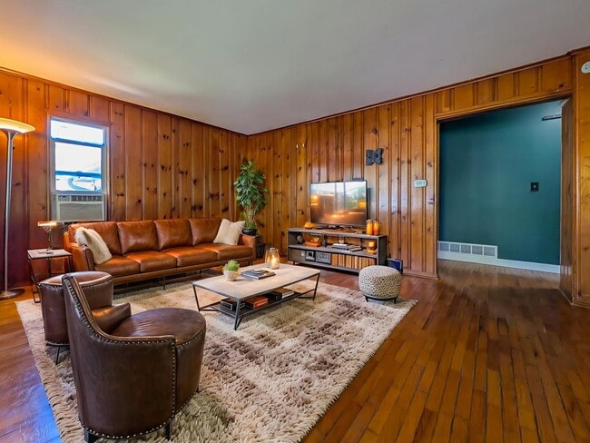 301 Millard Ave in Crystal Lake, IL - Building Photo - Building Photo