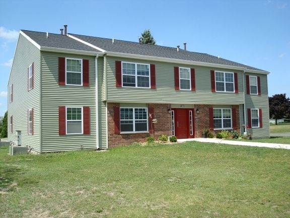 Meadow Hills in Fremont, MI - Building Photo