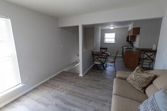 319 West Blvd N in Columbia, MO - Foto de edificio - Building Photo