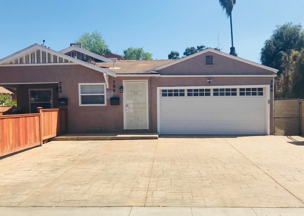 786 E Mountain St in Pasadena, CA - Foto de edificio