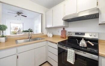 11145 76th Ave in Forest Hills, NY - Building Photo - Building Photo