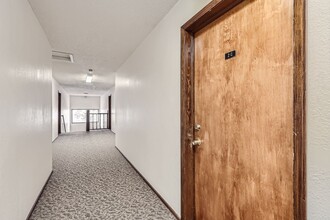 5691 W 35th Ave in Wheat Ridge, CO - Foto de edificio - Building Photo