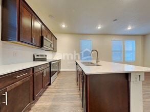 11093 S Blue Bayou Dr in South Jordan, UT - Foto de edificio - Building Photo