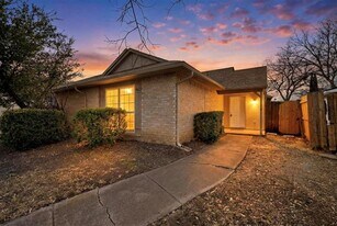 4629 Chapman St in The Colony, TX - Building Photo