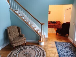 163 Roe Ave in East Patchogue, NY - Foto de edificio - Building Photo