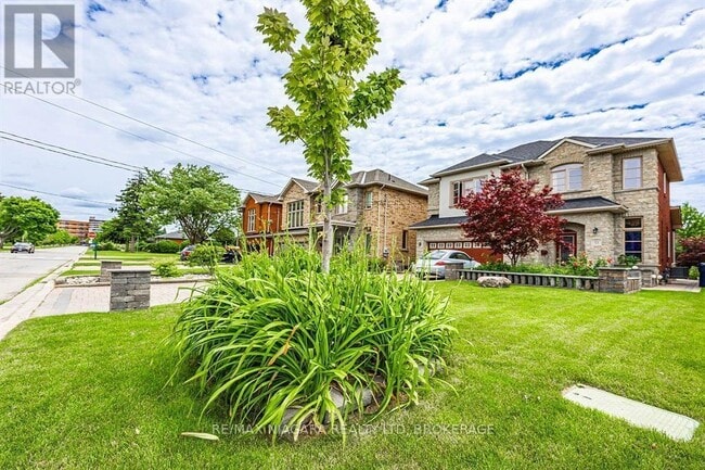 property at 33 St Andrews Blvd