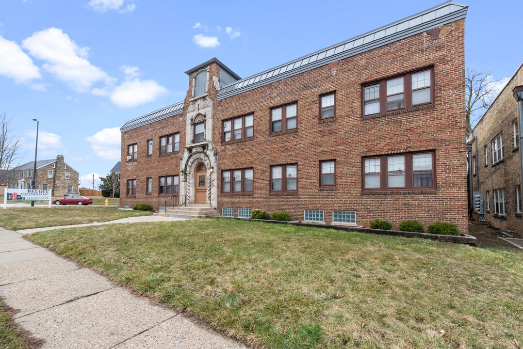 Beloit Road Apartments in Milwaukee, WI - Building Photo