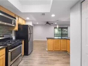 2017 Powers Ferry Trce SE, Unit 2017 in Marietta, GA - Building Photo - Building Photo