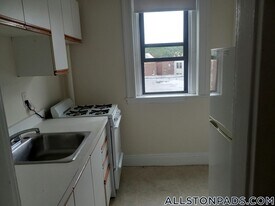 1144 Commonwealth Ave in Boston, MA - Building Photo
