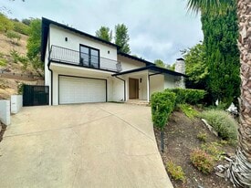 4523 Grimes Pl in Encino, CA - Building Photo