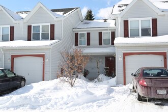 7-31 Bluefield Mnr in Greece, NY - Foto de edificio - Building Photo