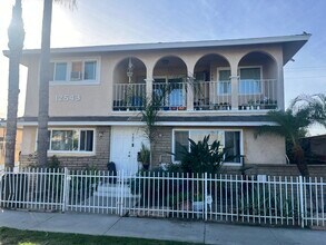 12543 Rose Ave in Downey, CA - Foto de edificio - Building Photo