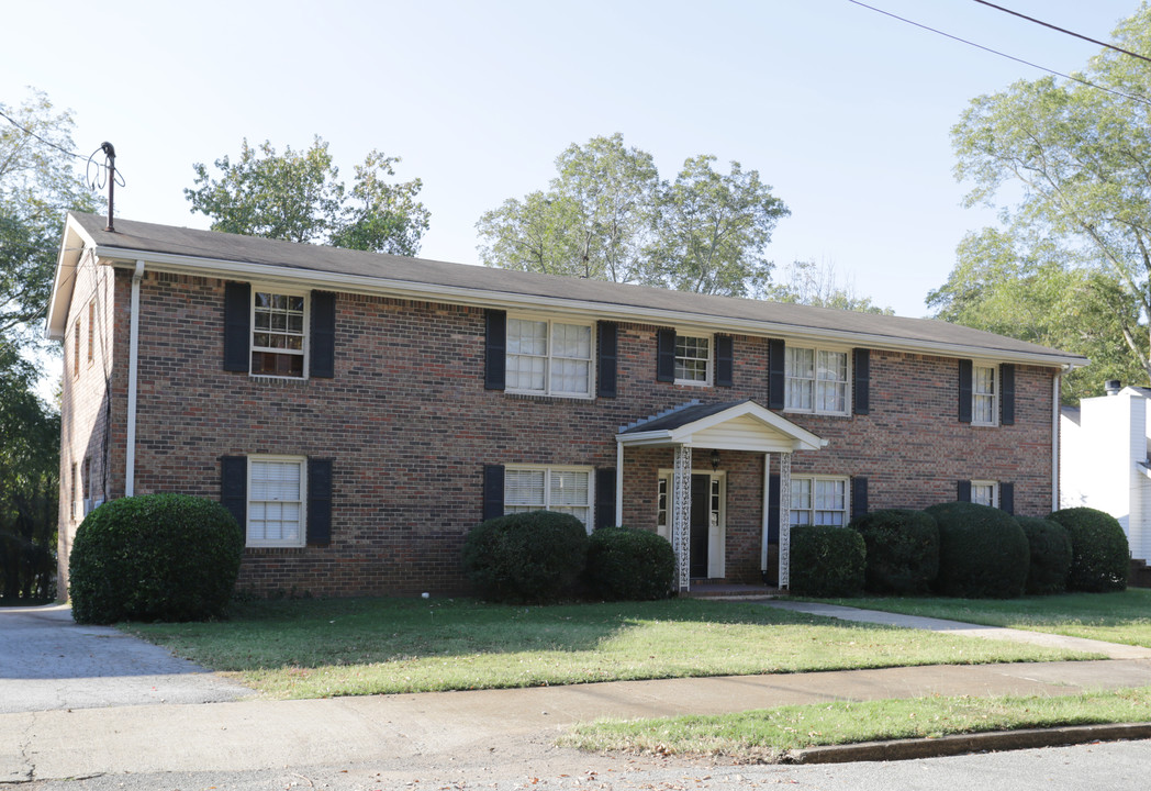 62 Spring St in Newnan, GA - Building Photo