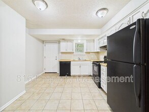 1229 W Hayward Ave in Independence, MO - Building Photo - Building Photo