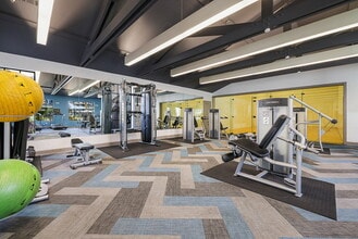 Mission Peaks II in Fremont, CA - Foto de edificio - Building Photo