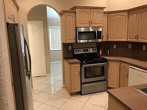 2001 NW 27th Ln in Fort Lauderdale, FL - Building Photo - Building Photo