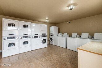 9412 Montrose Ct in El Paso, TX - Building Photo - Building Photo